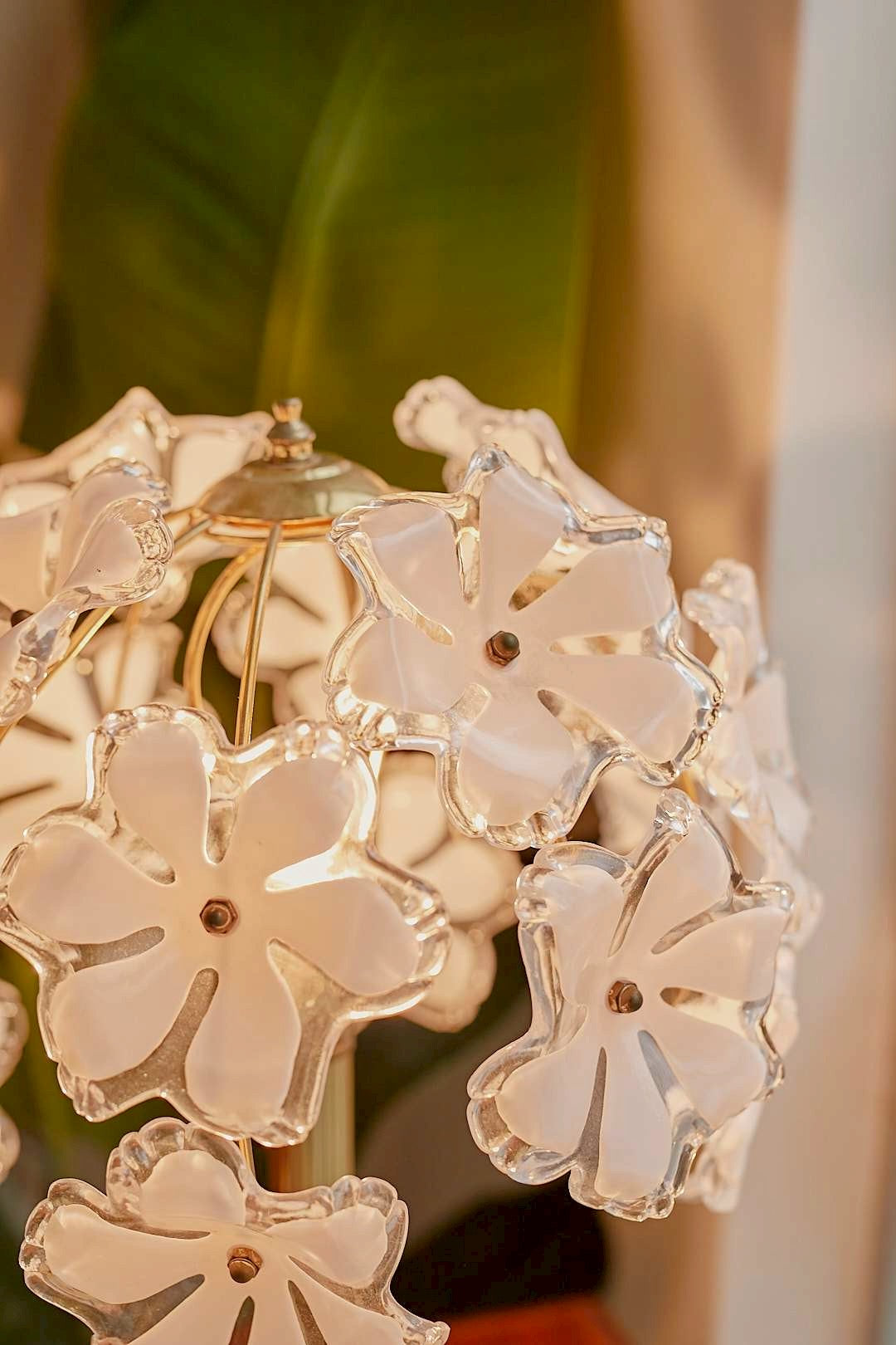 Blooming flower lamp