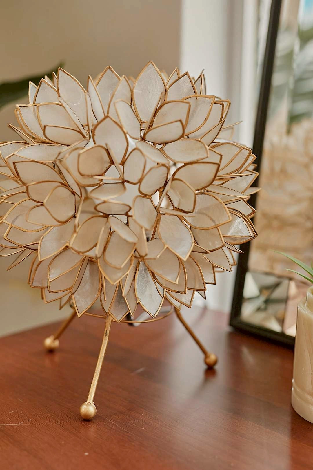 Capiz Flower Ball Lamp