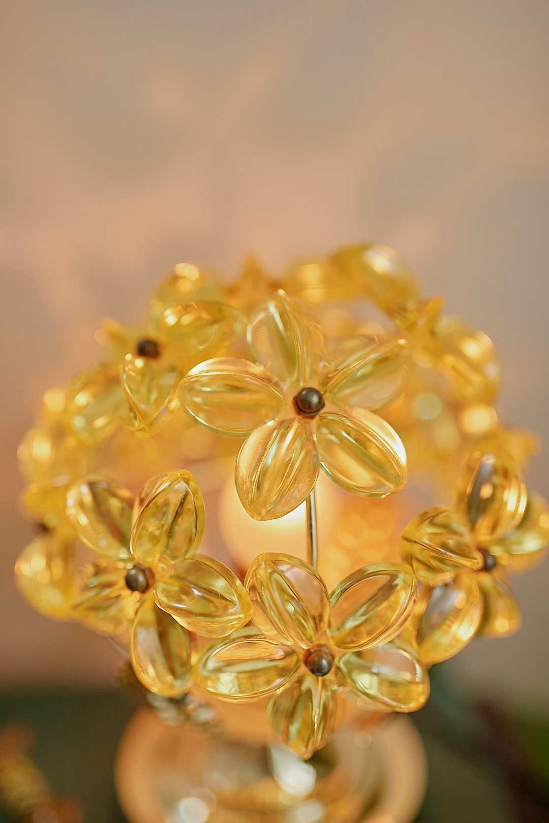 Yellow flower bloom lamp
