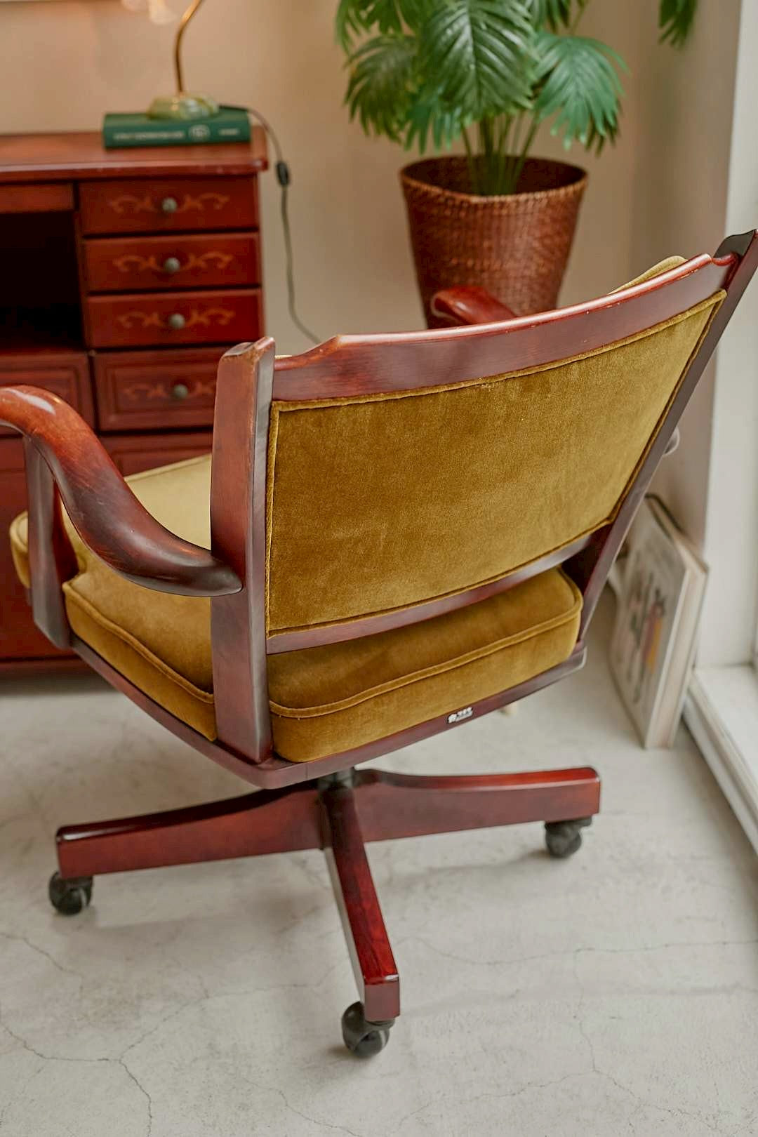 カリモク Colonial Series Desk Chair