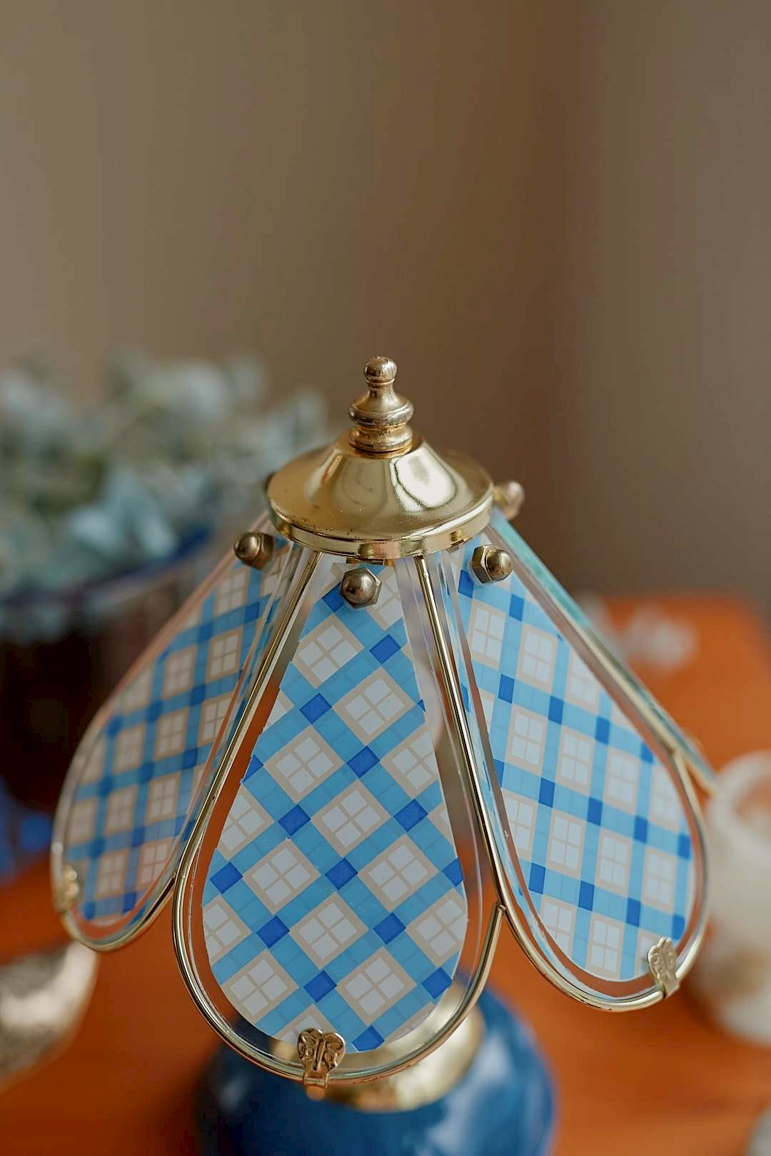 Blue check touch lamp