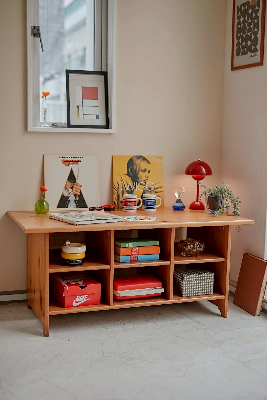 Tree knot open shelf