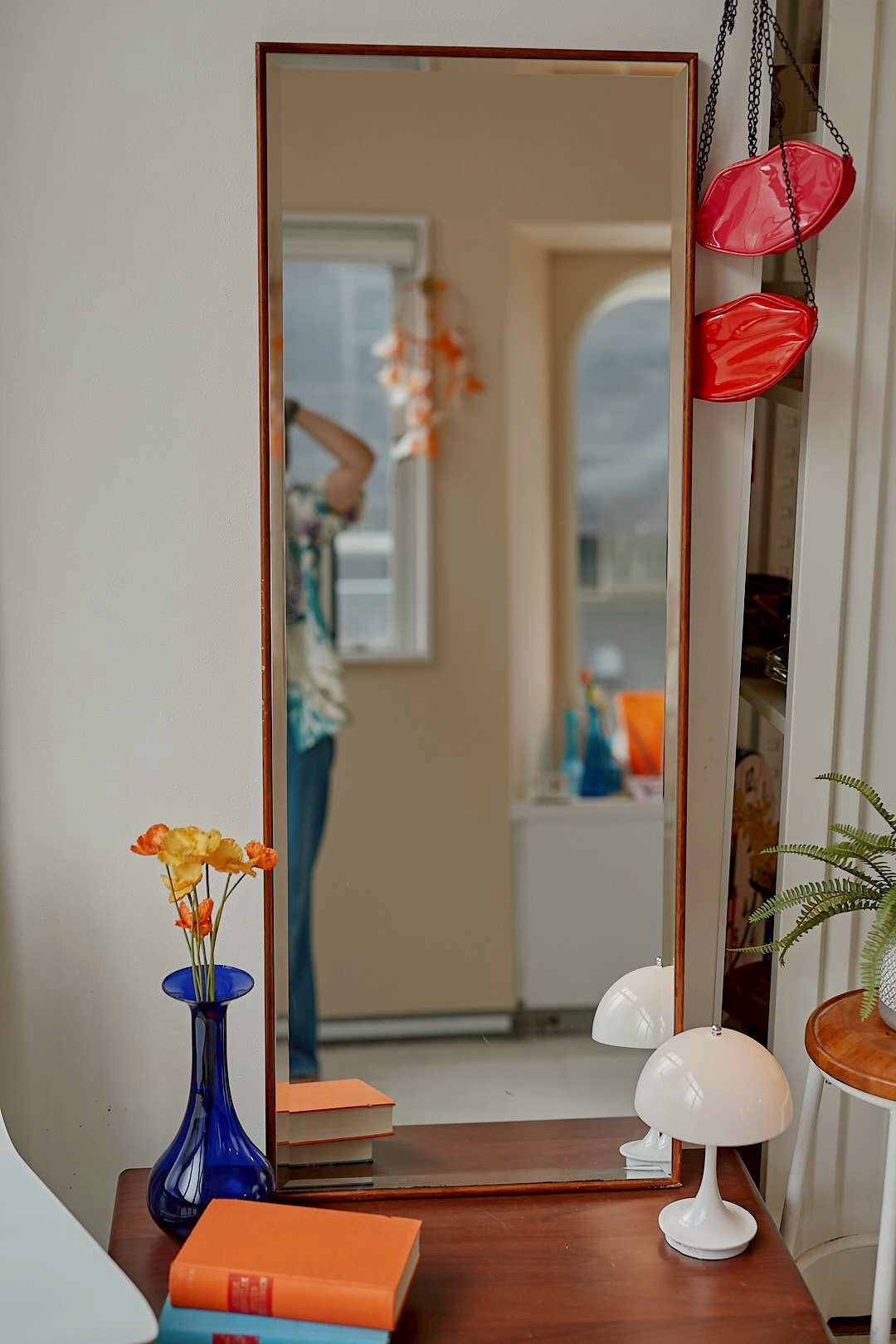 Silent Frame Mirror
