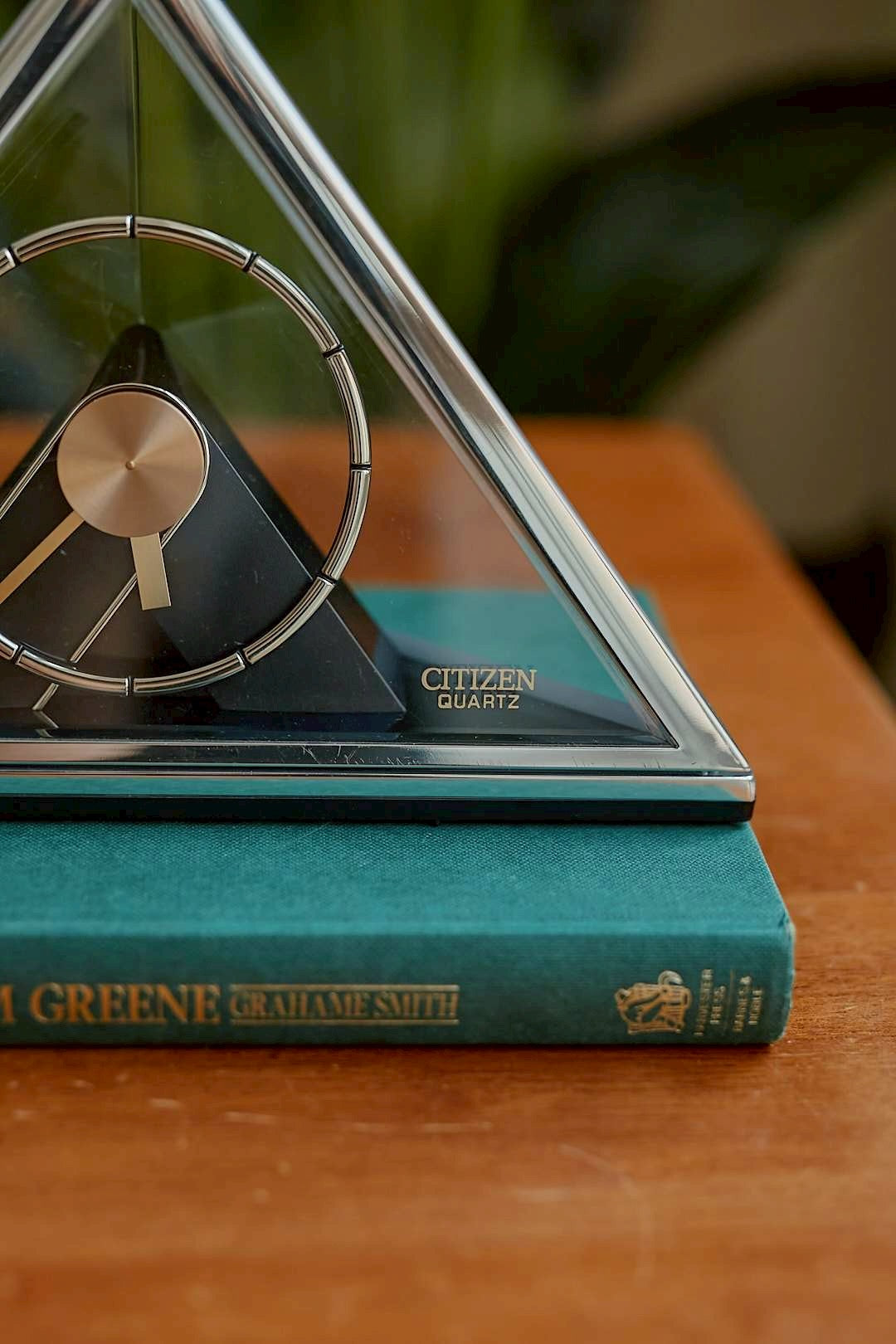 CITIZEN Triangle Clock