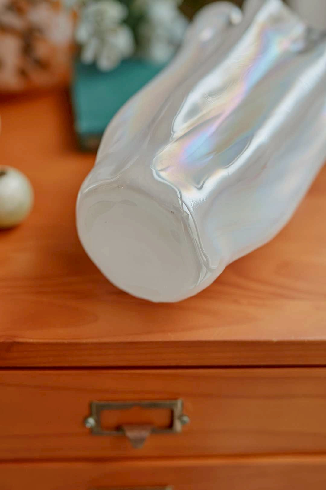 White frill vase