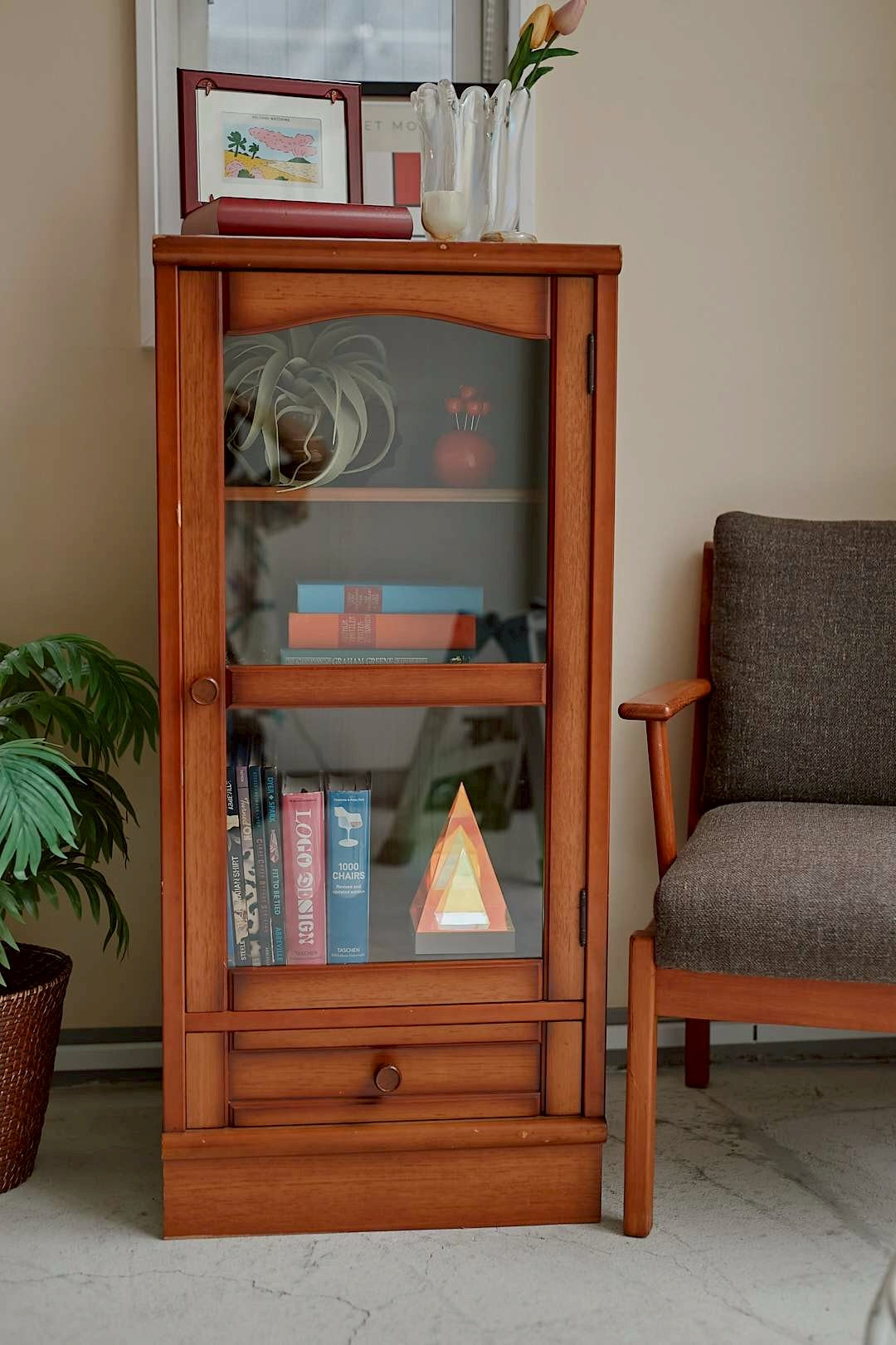 Modern Showcase Cabinet