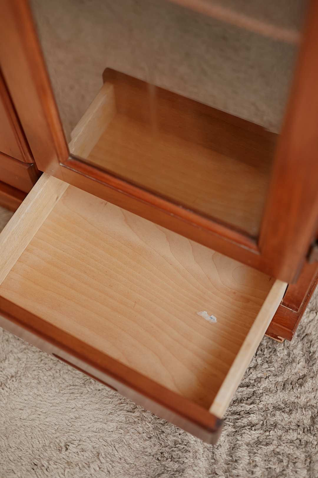 木製クロスガラスキャビネット