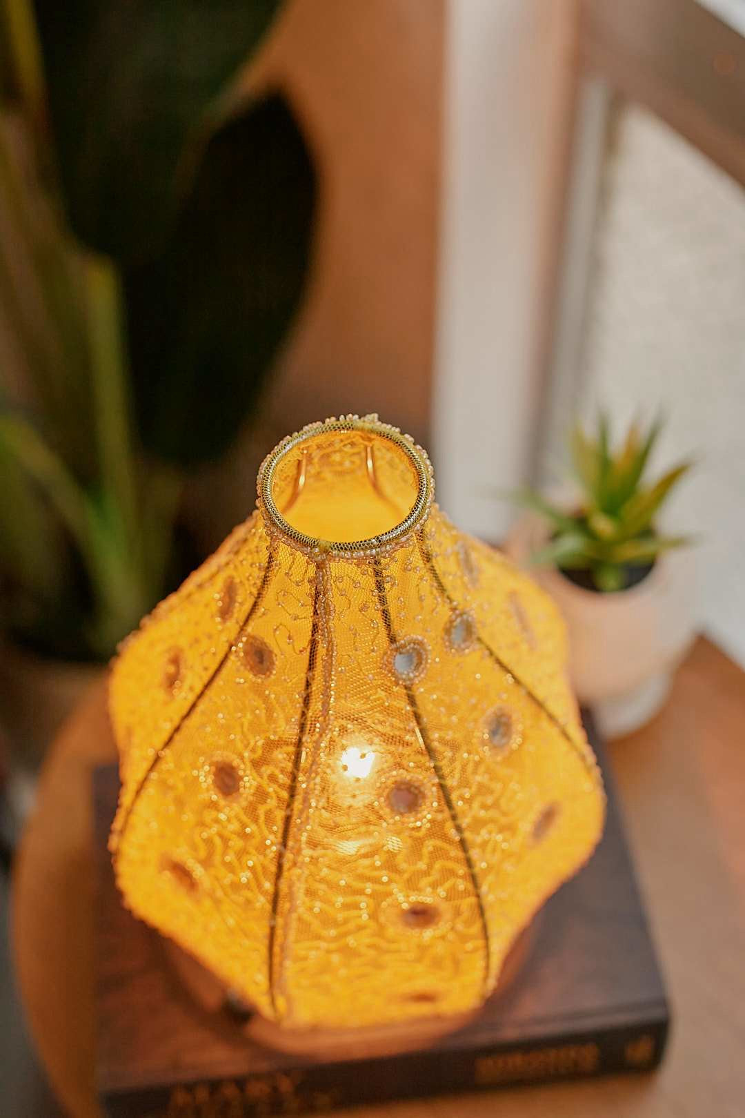 Taj Mahal Bead Lamp (yellow)