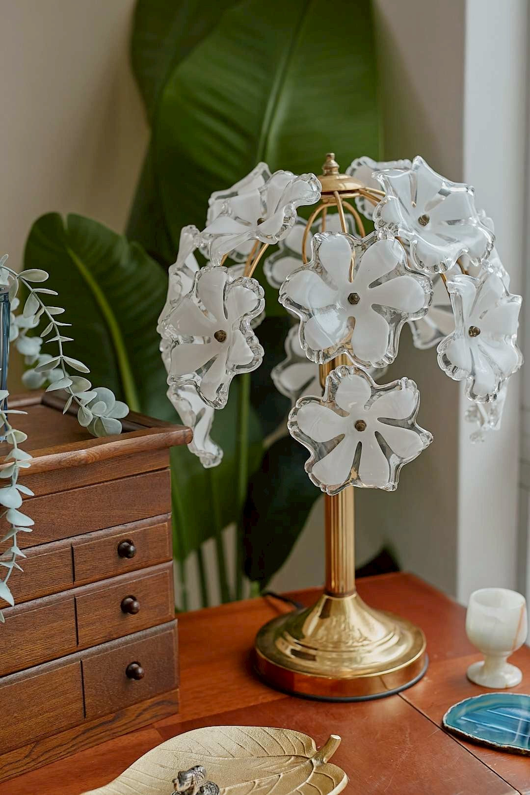 Blooming flower lamp