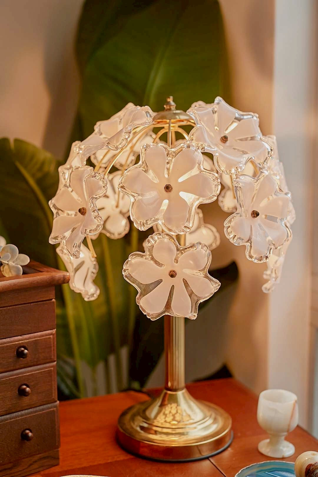 Blooming flower lamp