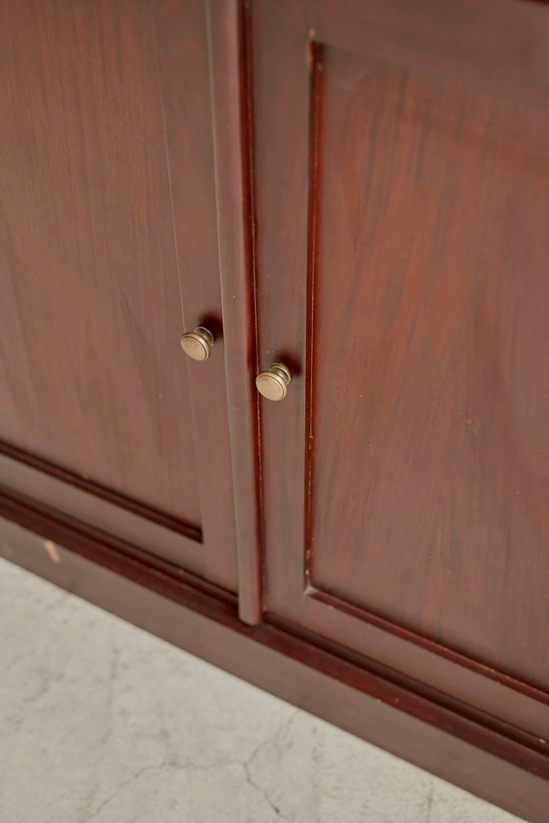Shell handle glass cabinet