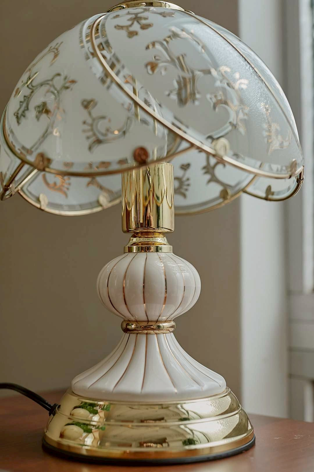 Botanical Shadow Lamp