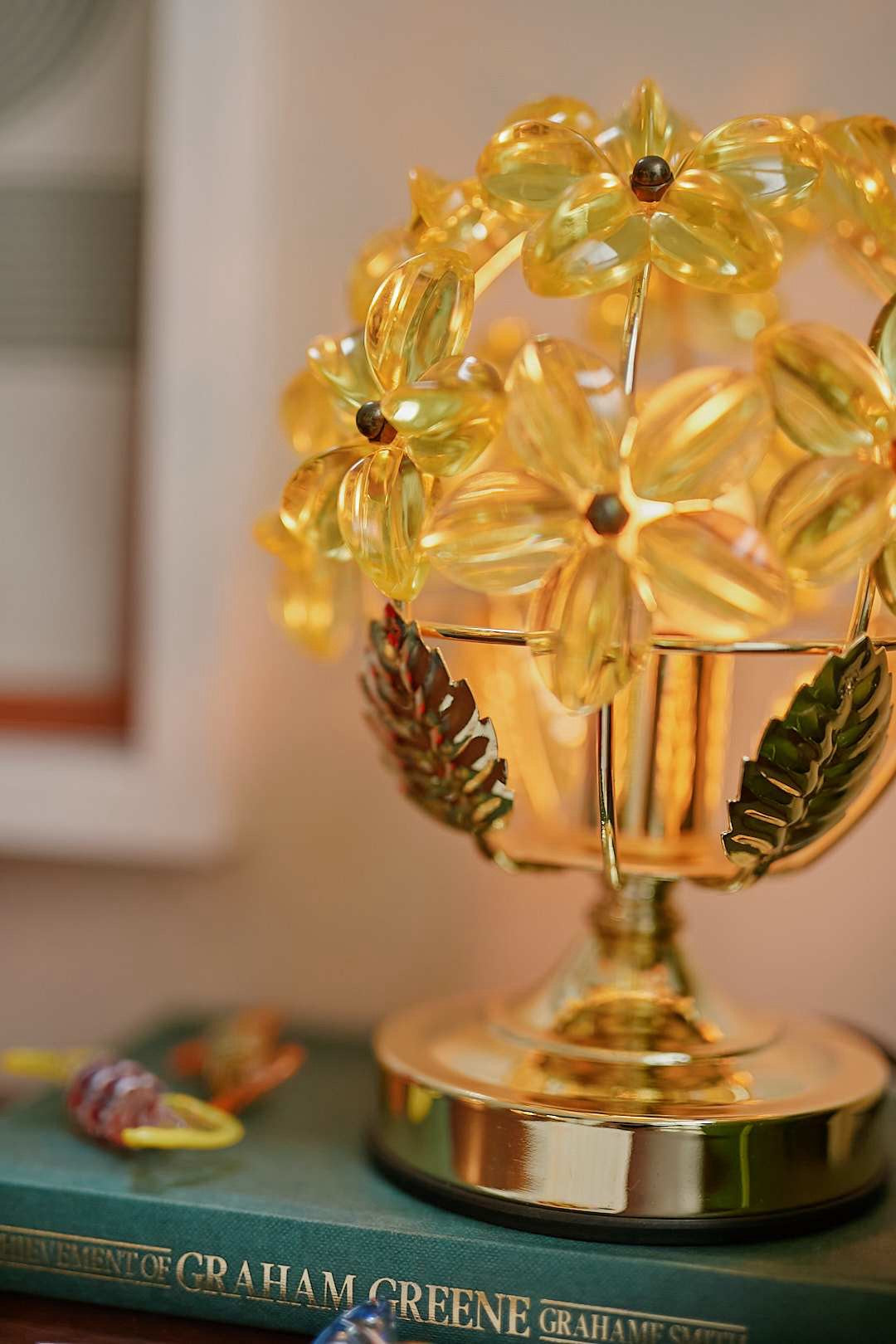 Yellow flower bloom lamp
