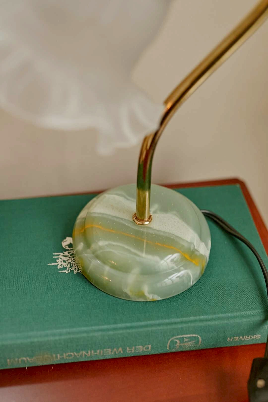 Frill glass table lamp