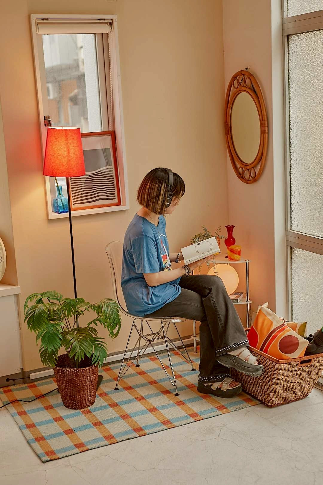 Transparent Shell Side Chair