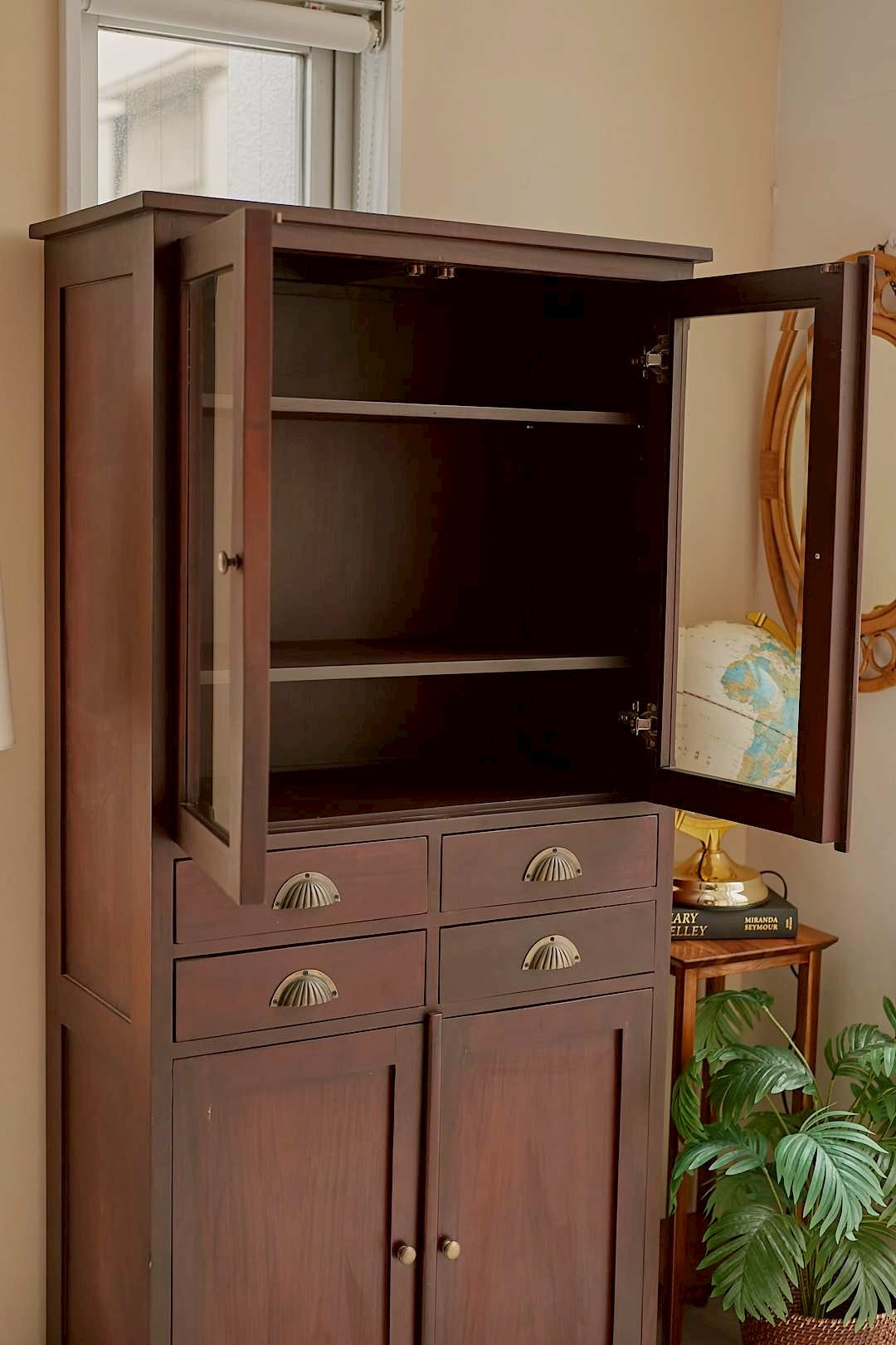 Shell handle glass cabinet