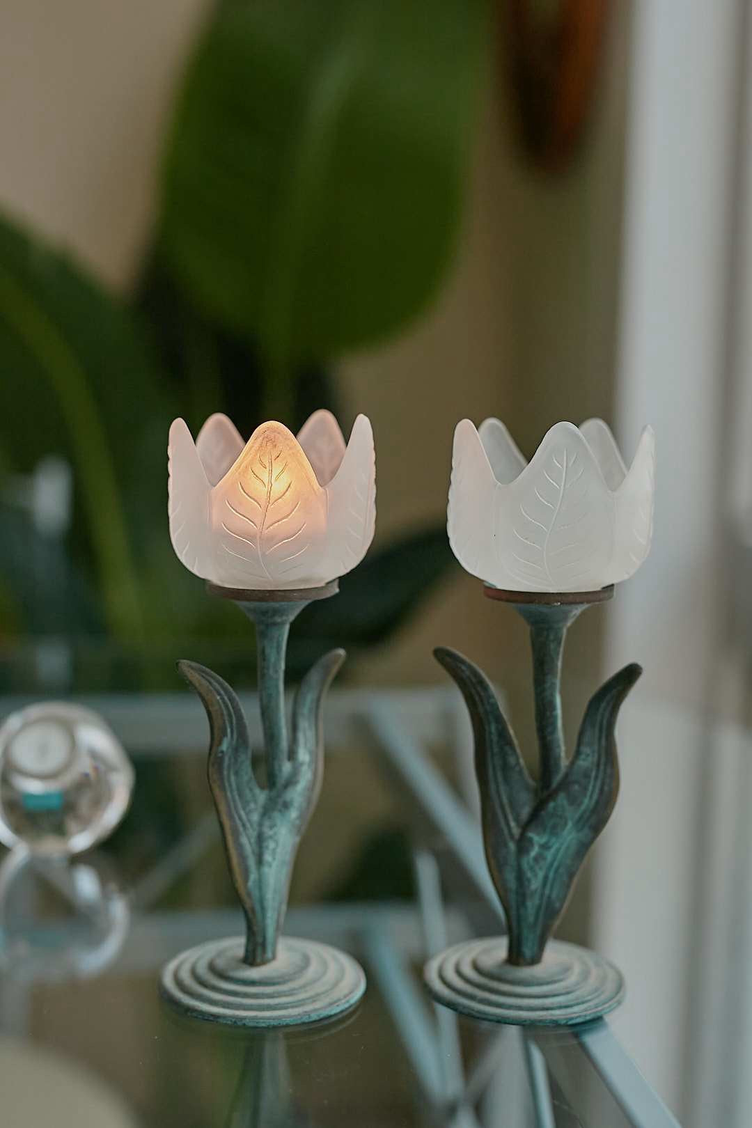 Frost tulip candle holde
