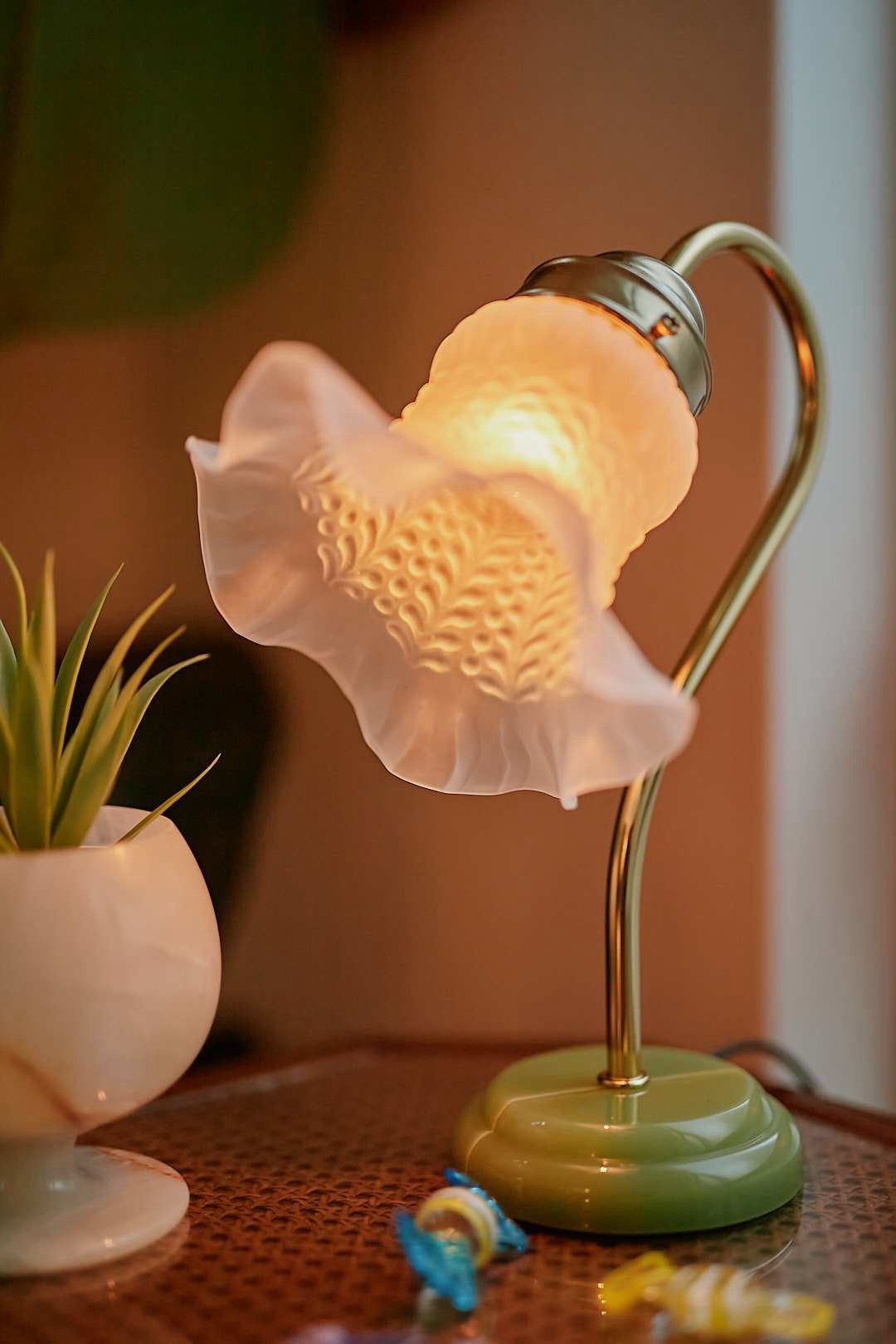 キシマ Frill glass table lamp