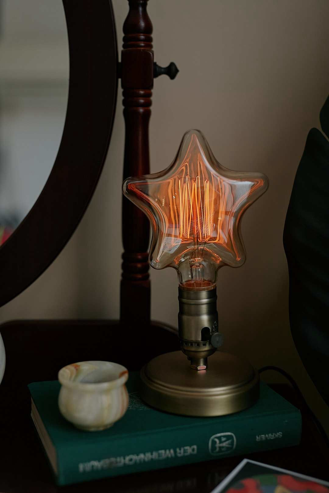 Star shaped edison lamp