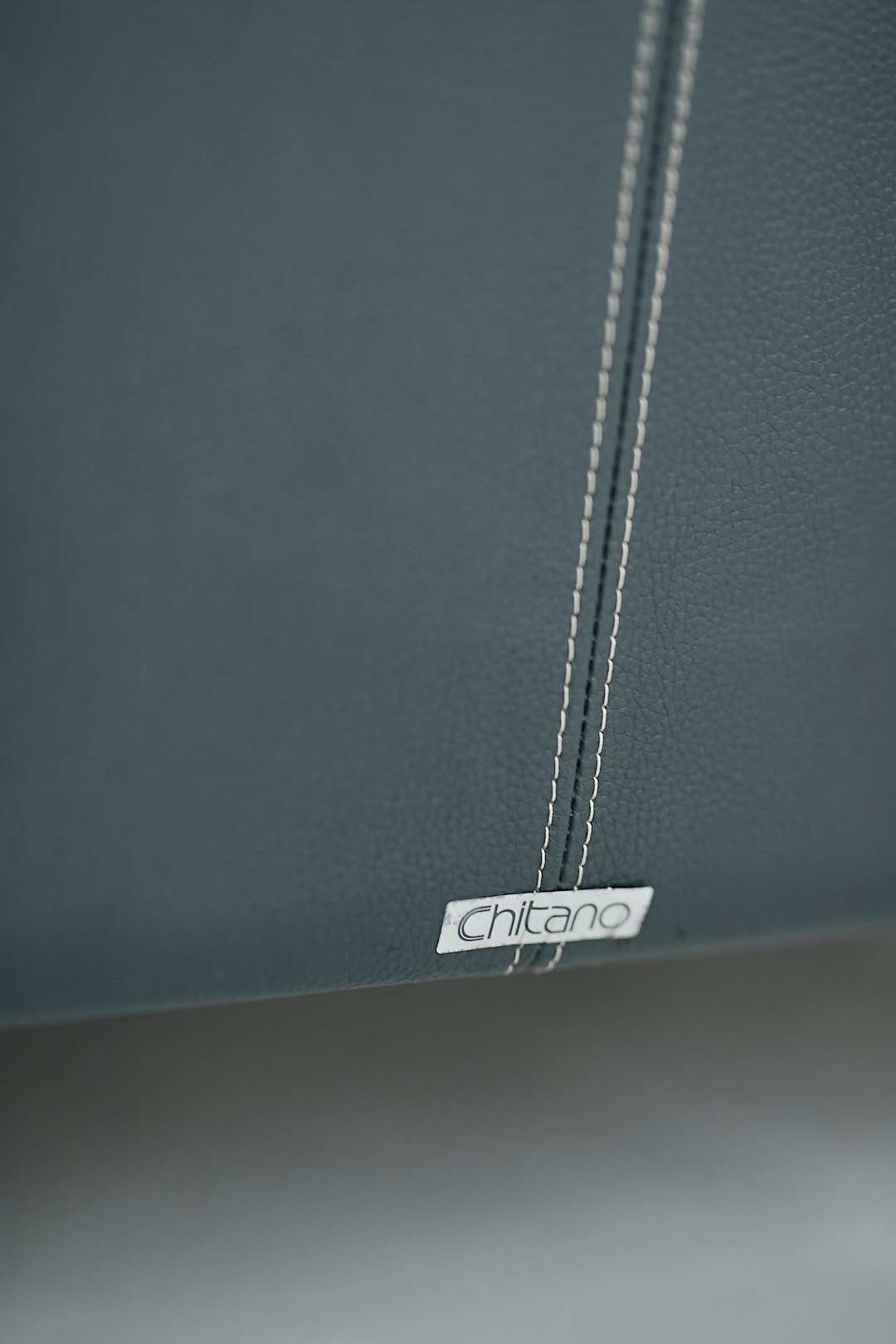 カリモク Solid Leather Frame