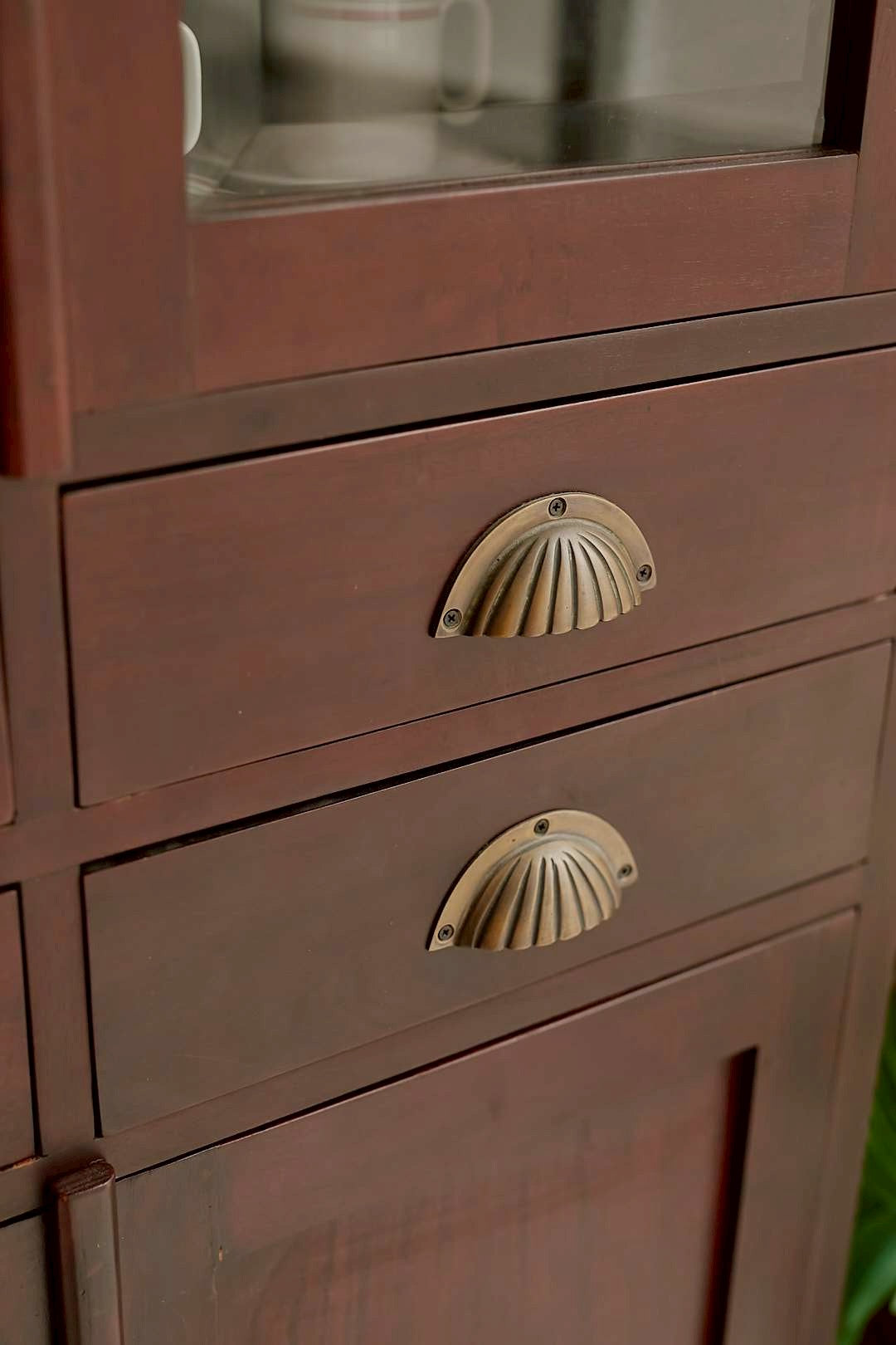 Shell handle glass cabinet