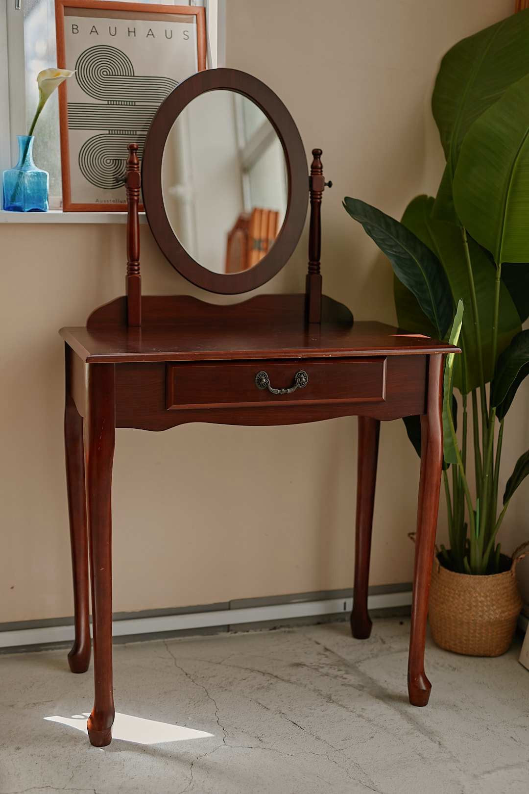 Classical Oval Dresser