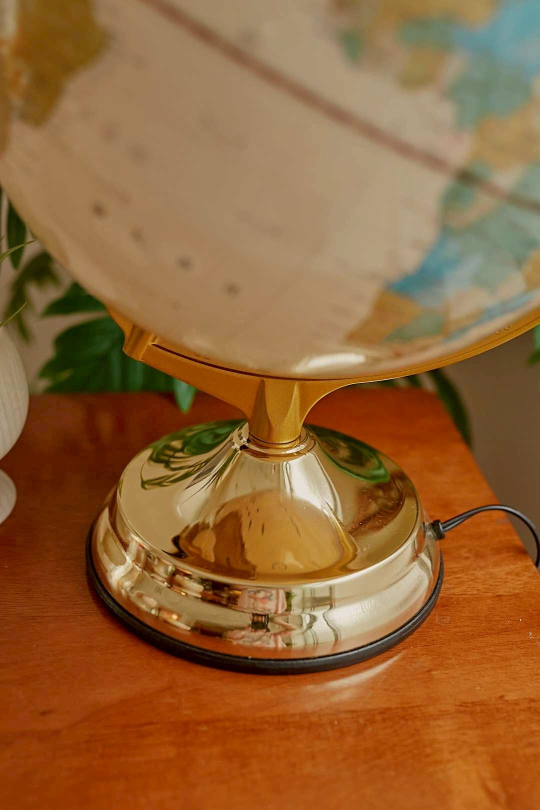 Gold globe lamp