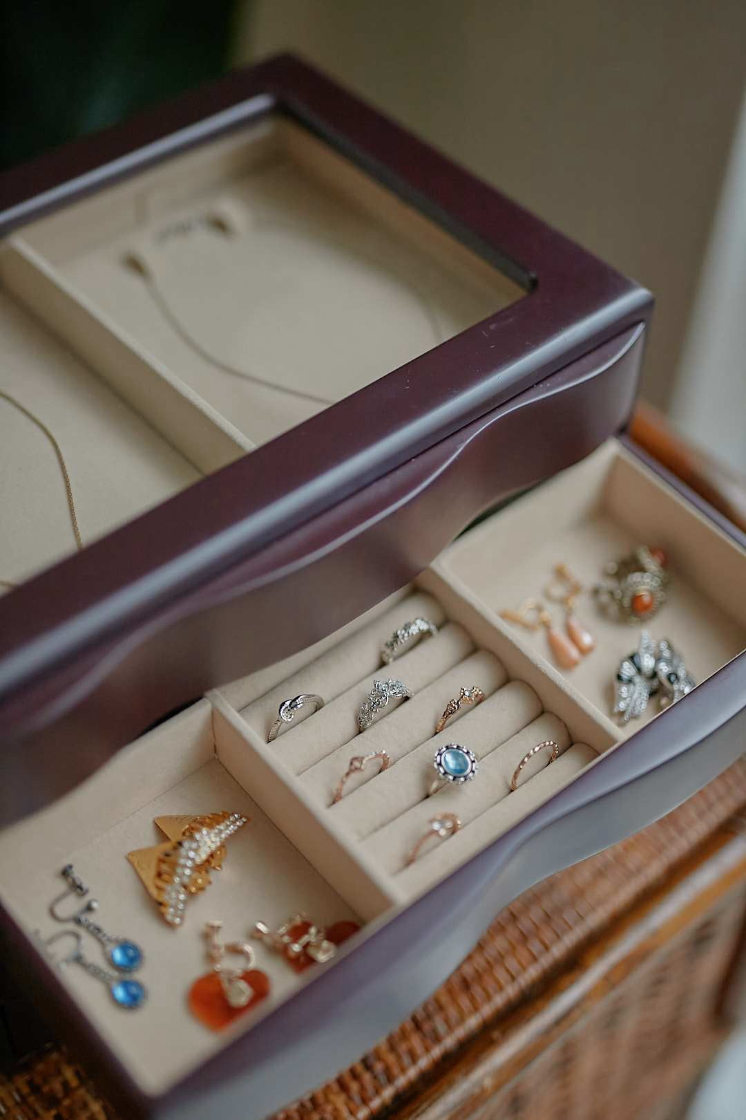 Brown Wave Jewelry Chest