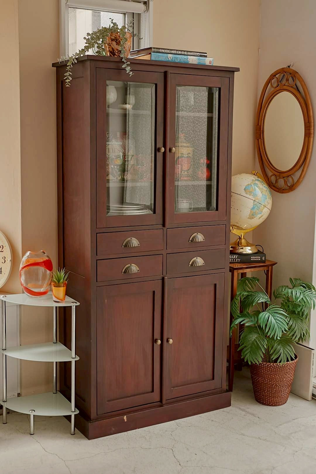 Shell handle glass cabinet