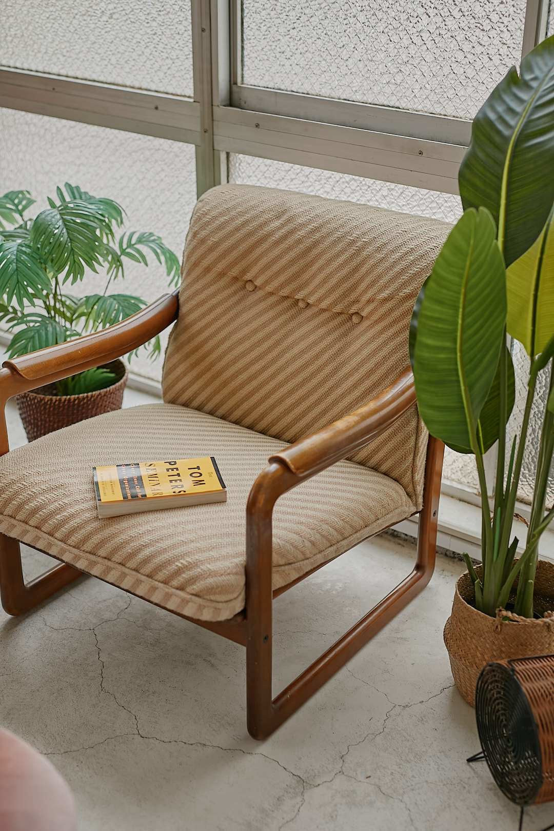 カリモク Stripe Arm Sofa