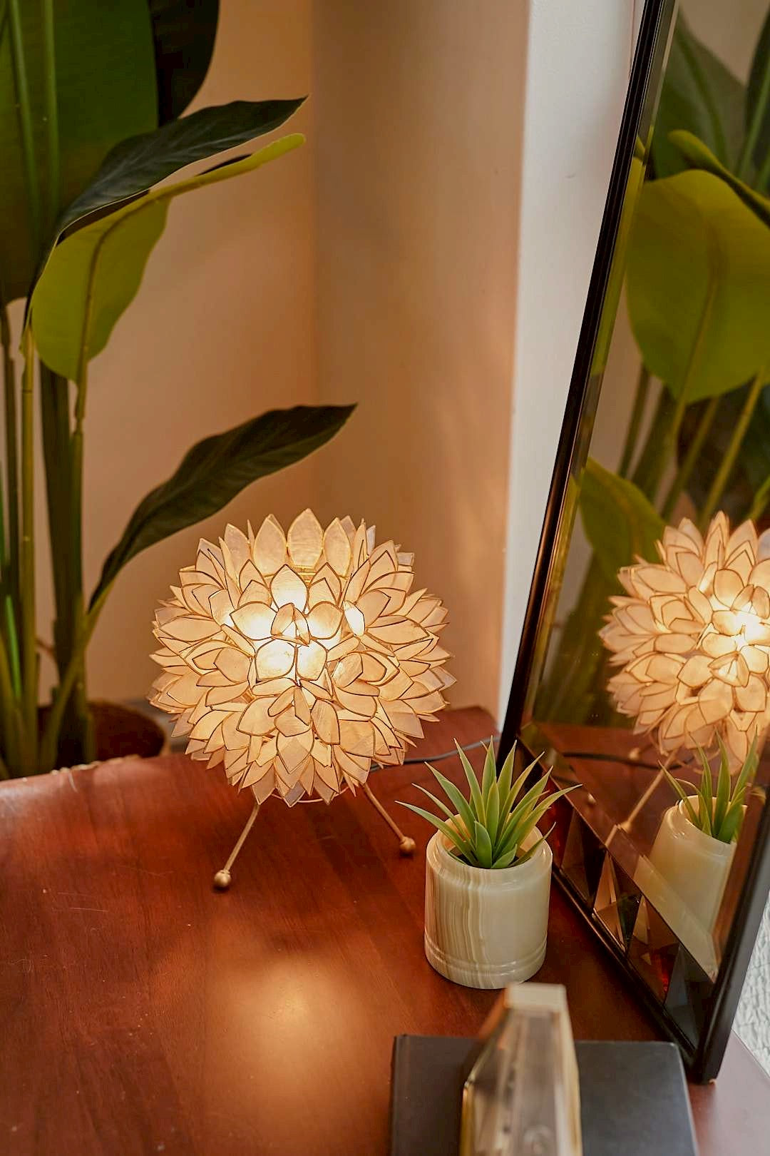 Capiz Flower Ball Lamp