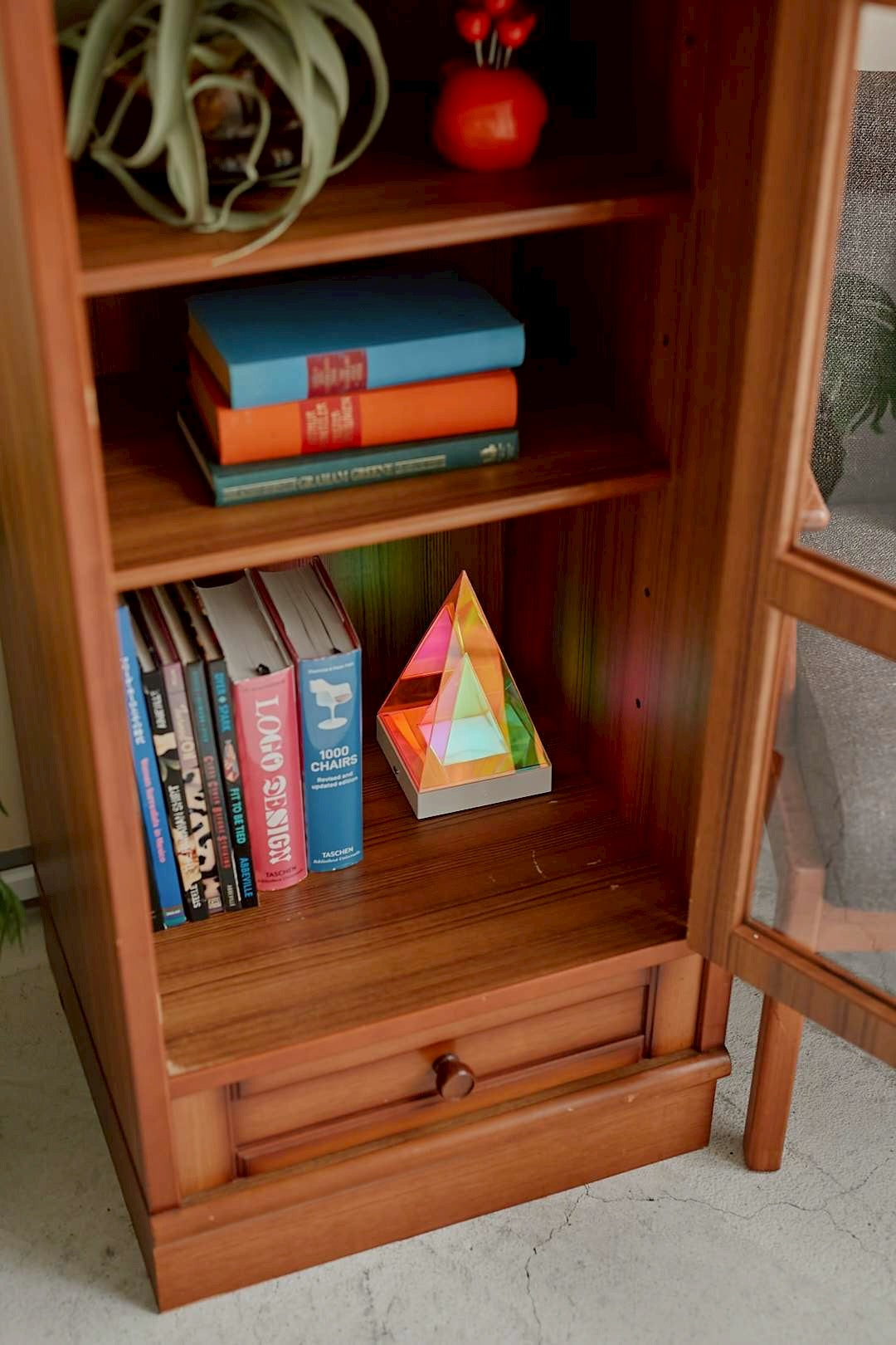 Modern Showcase Cabinet