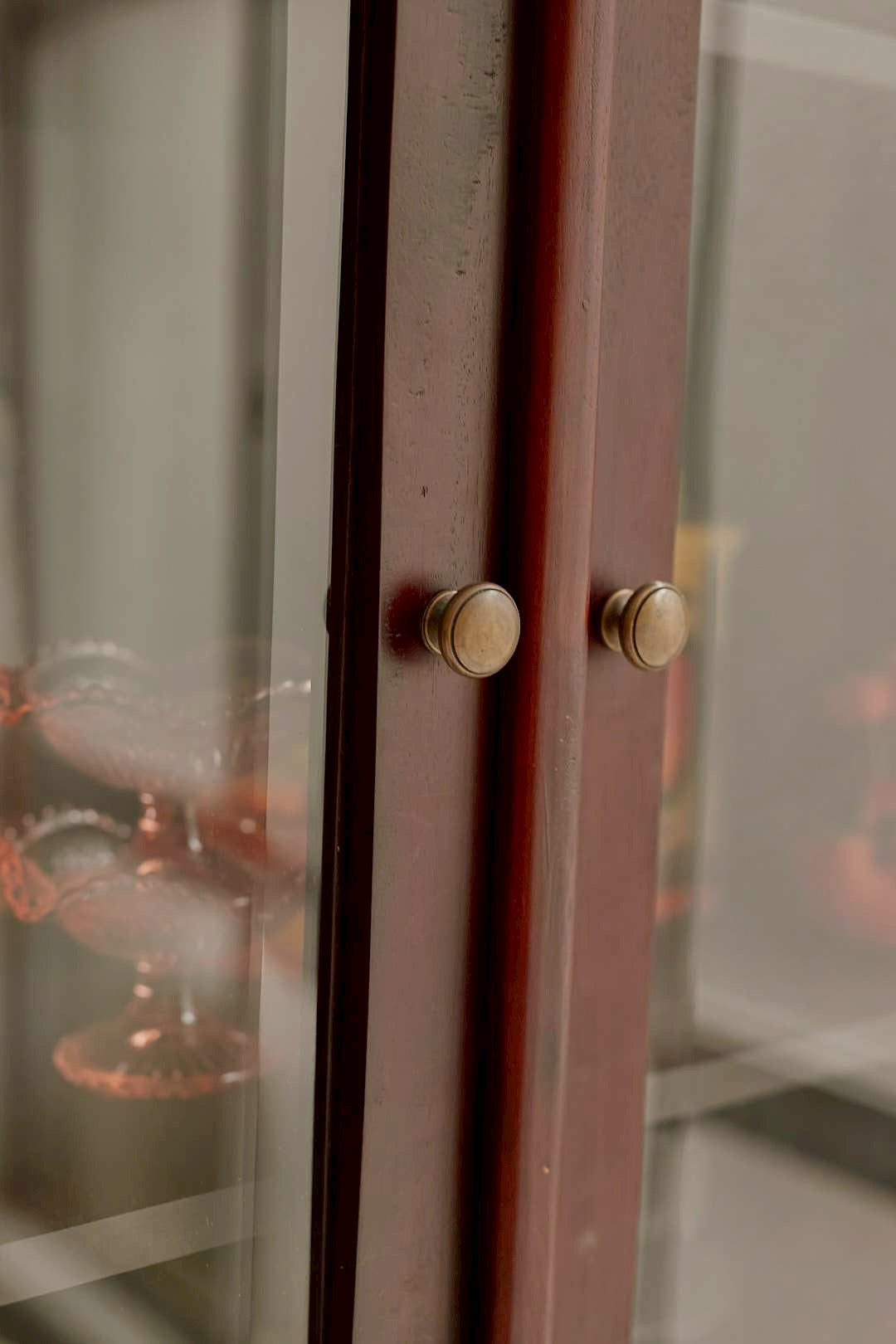 Shell handle glass cabinet