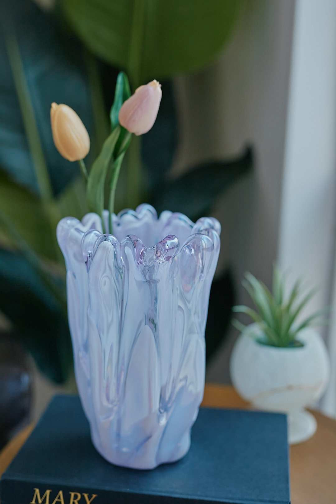 Aurora Lavender Frill Vase