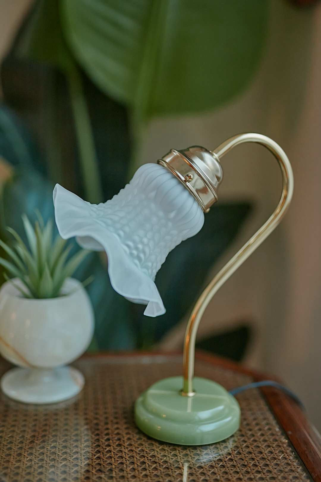 キシマ Frill glass table lamp