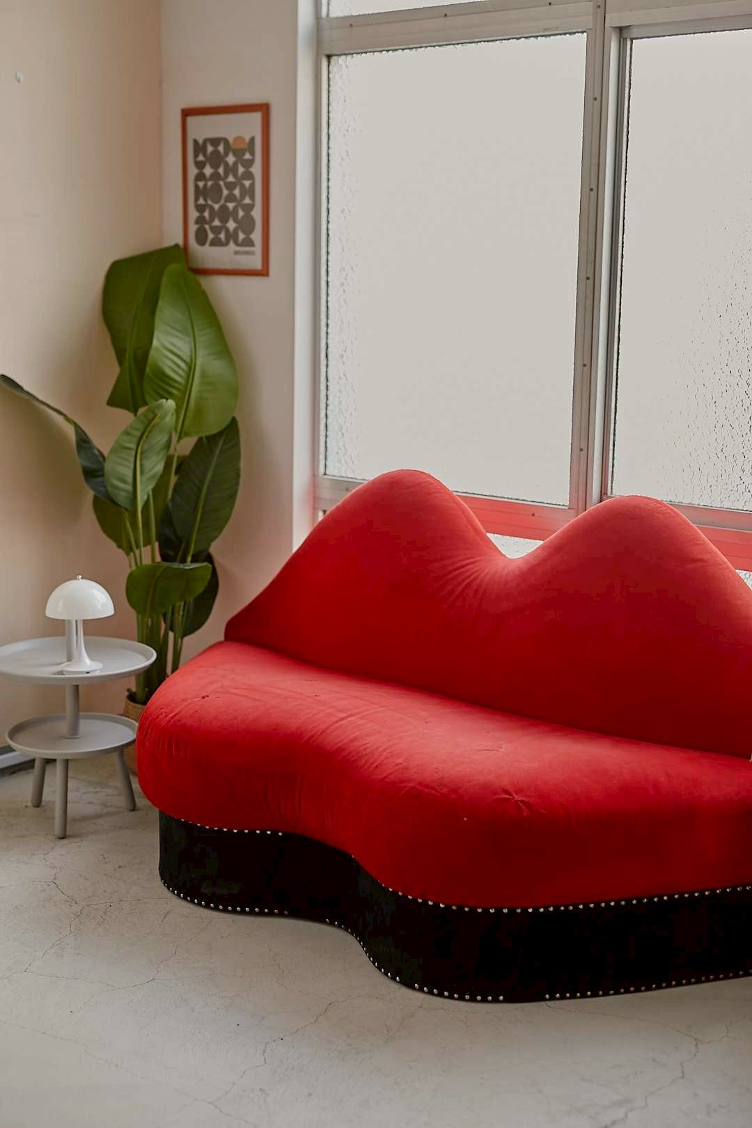 Lip Curve Sofa