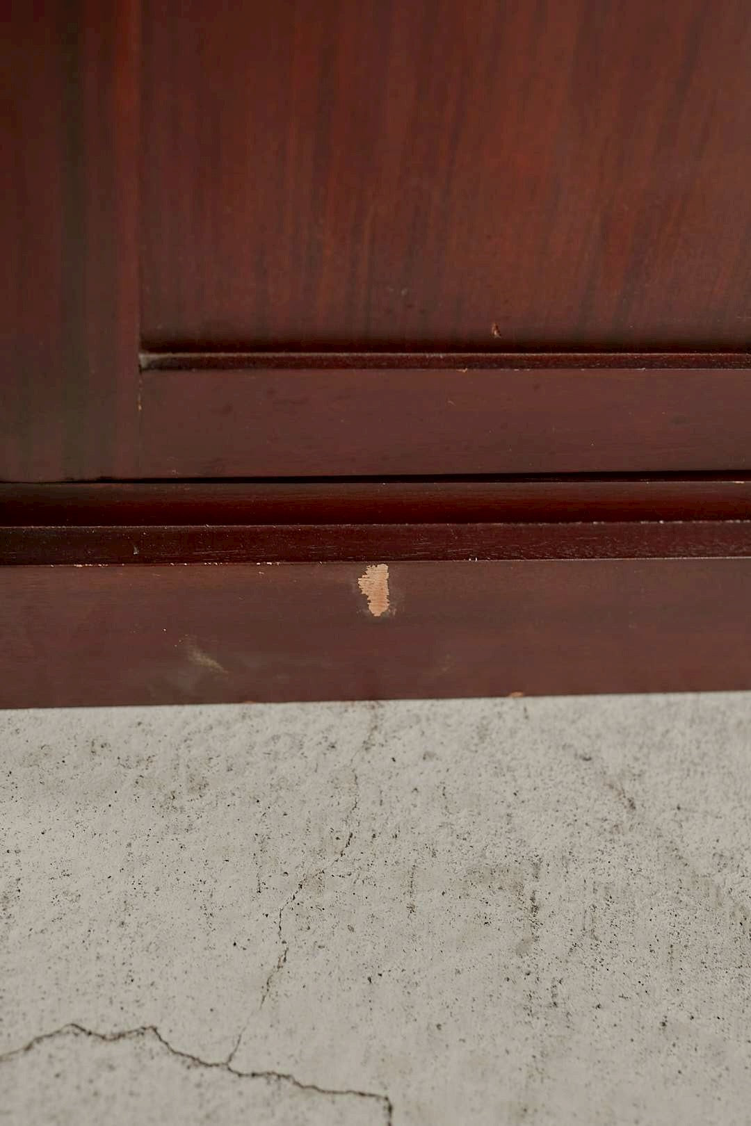 Shell handle glass cabinet