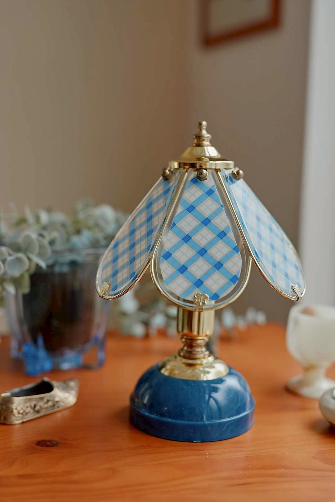 Blue check touch lamp
