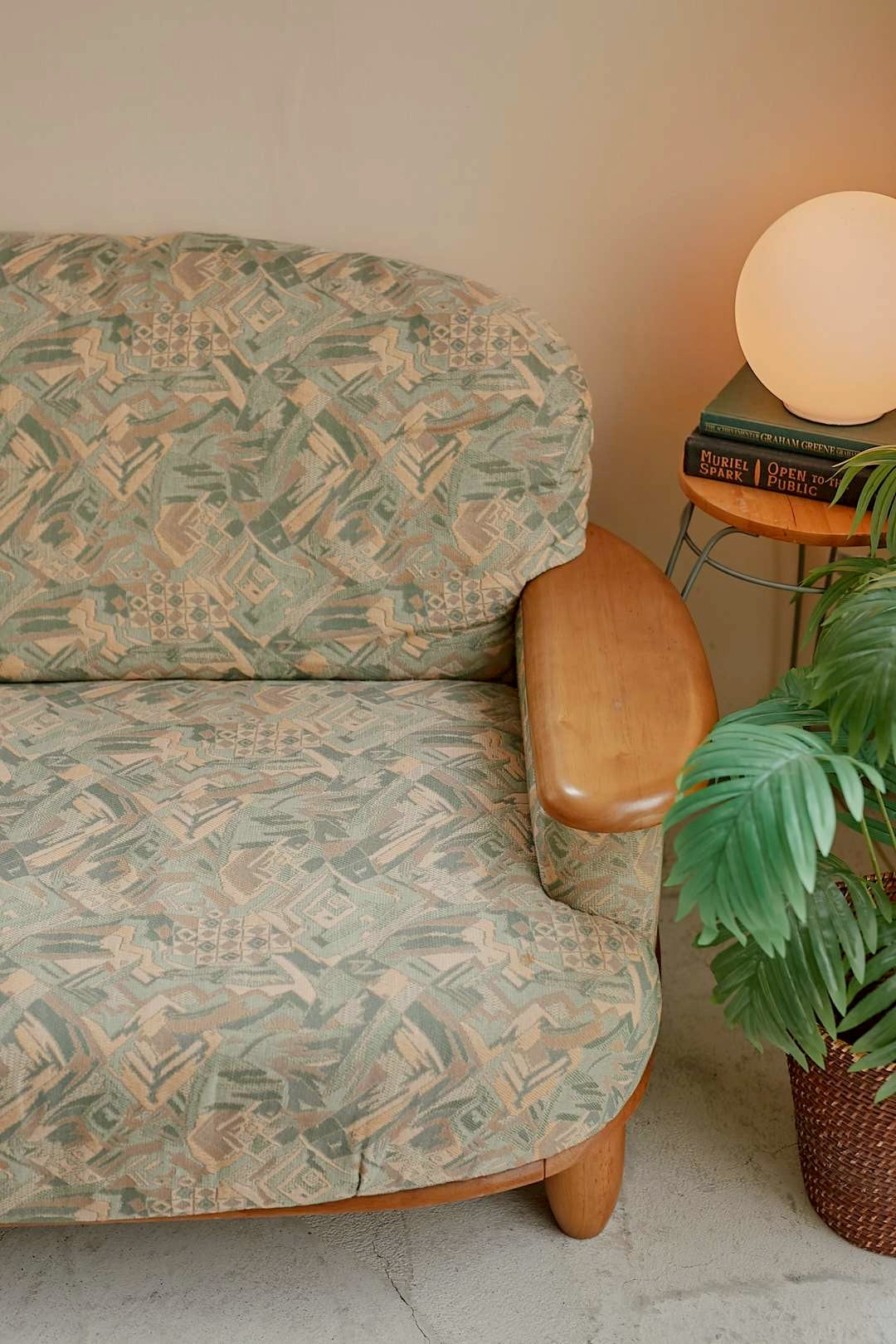 カリモク Natural Wood Arm Sofa