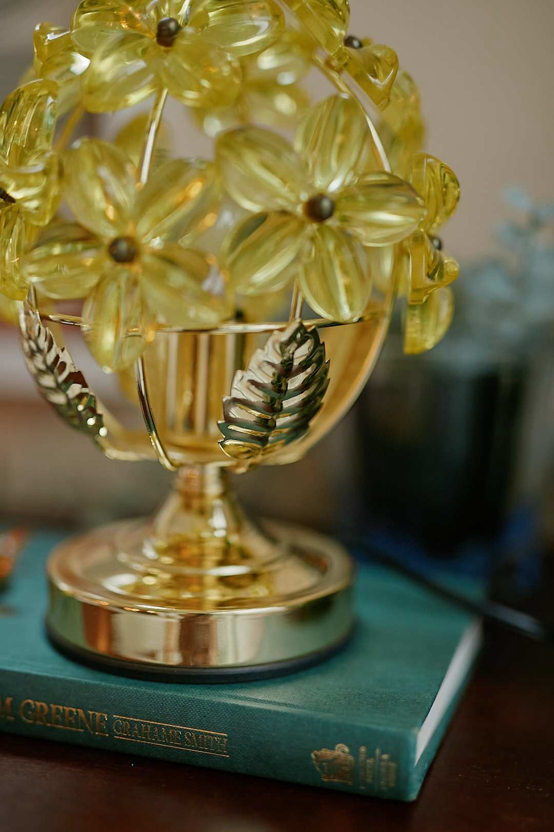 Yellow flower bloom lamp