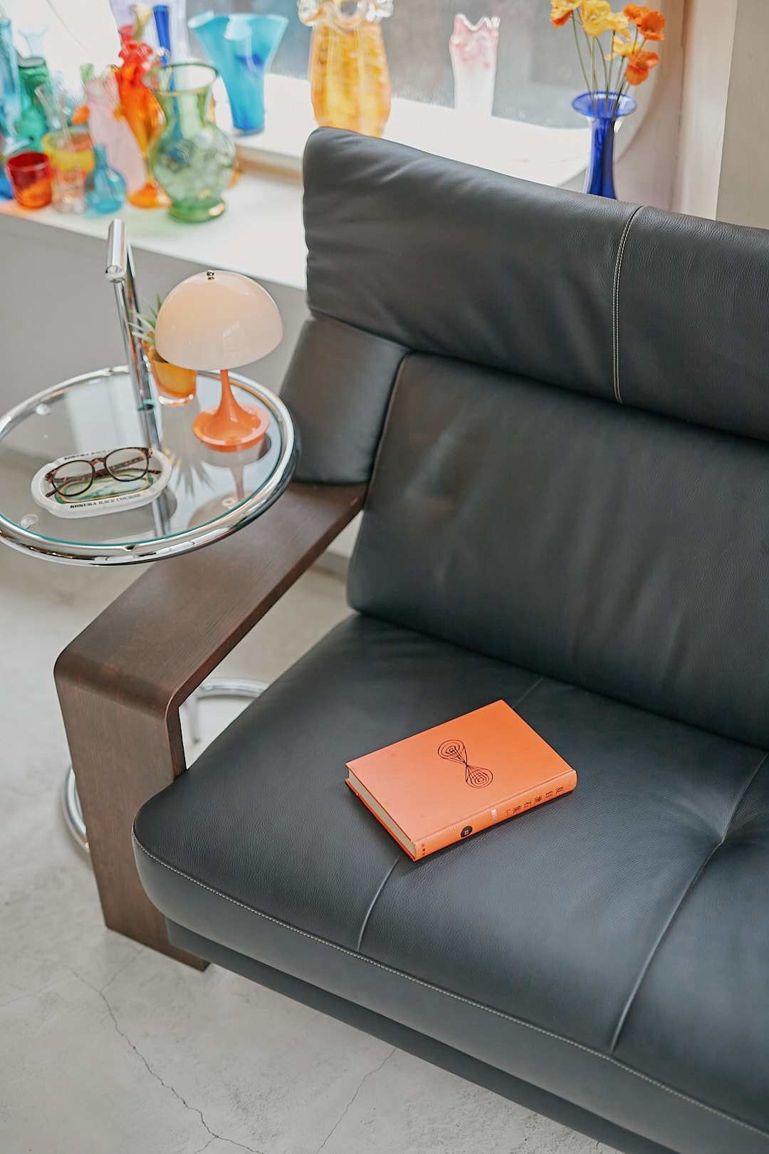 カリモク Solid Leather Frame