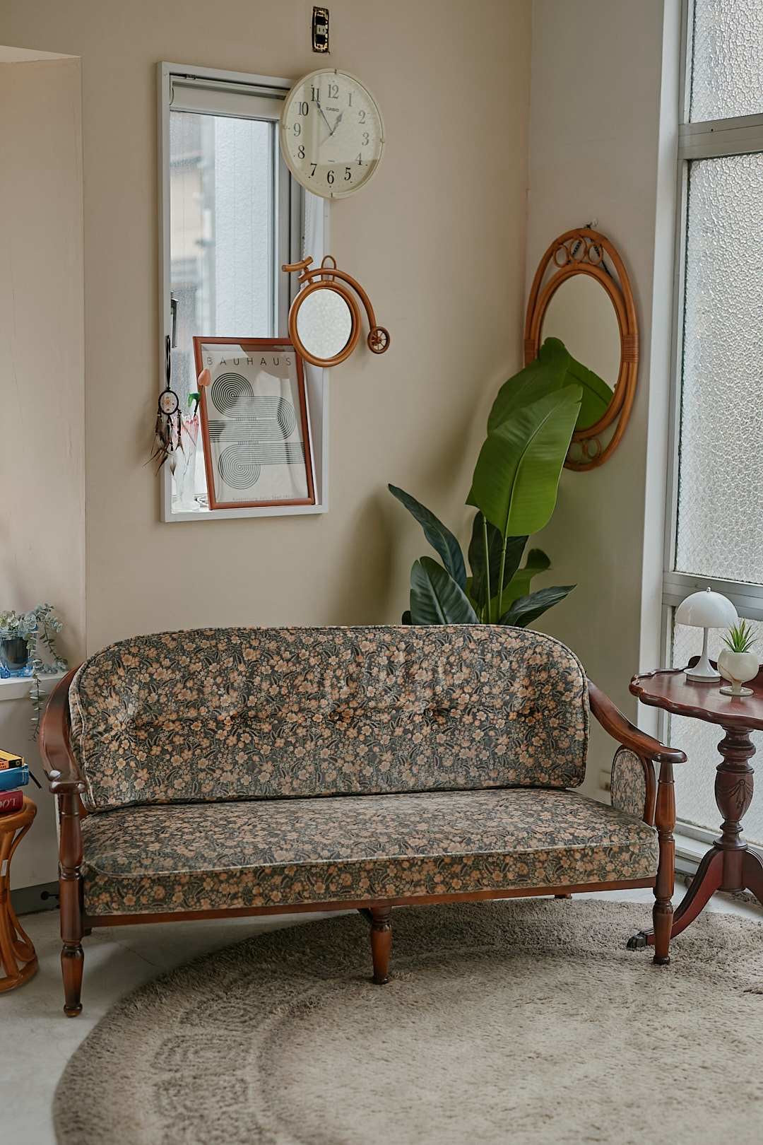 カリモク Floral Wood Frame Sofa