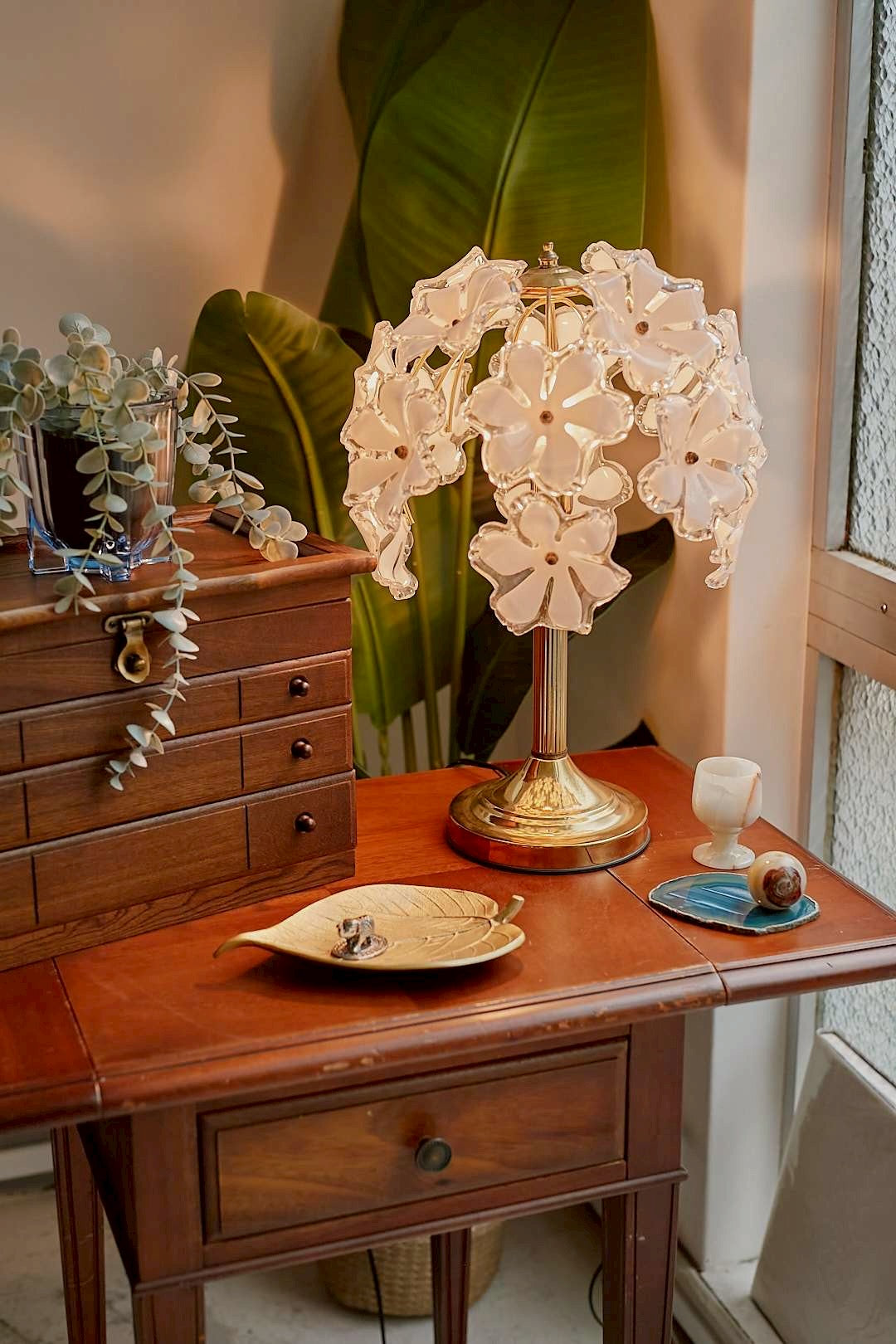 Blooming flower lamp