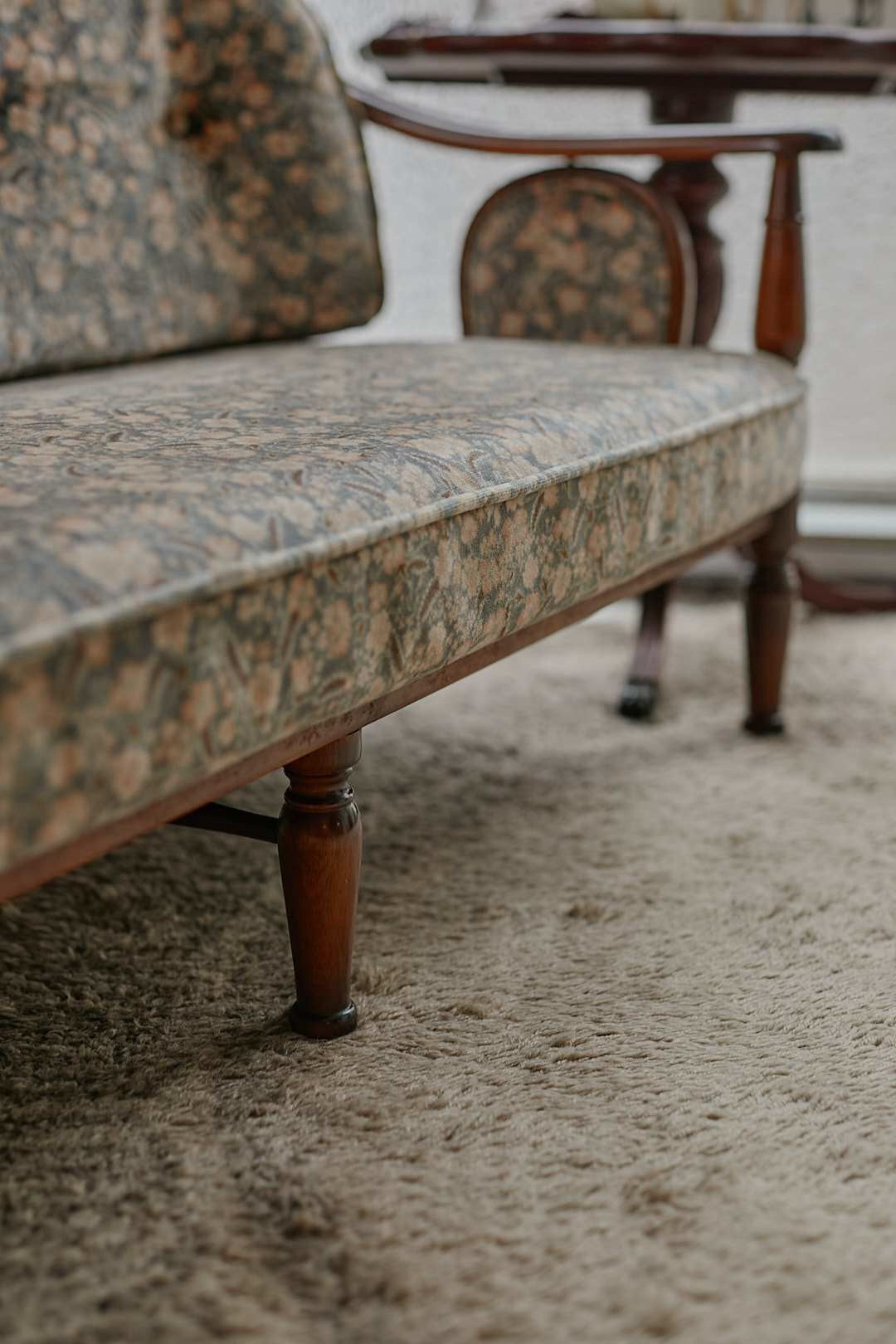 カリモク Floral Wood Frame Sofa