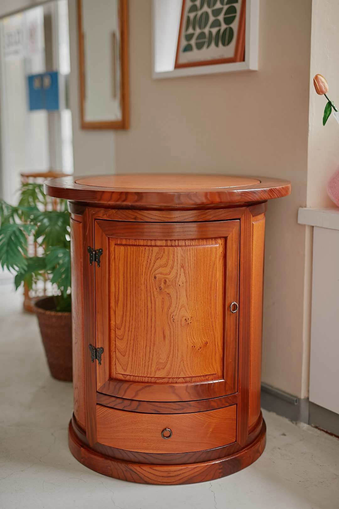 Richo Butterfly Table Cabinet