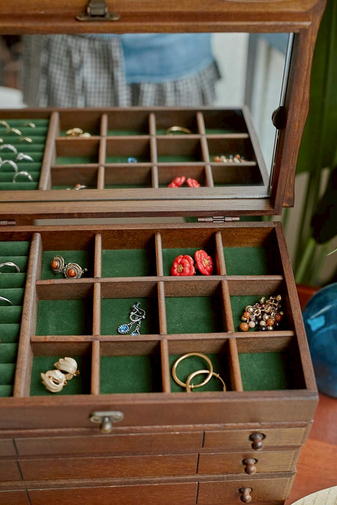 Green velvet jewelry box