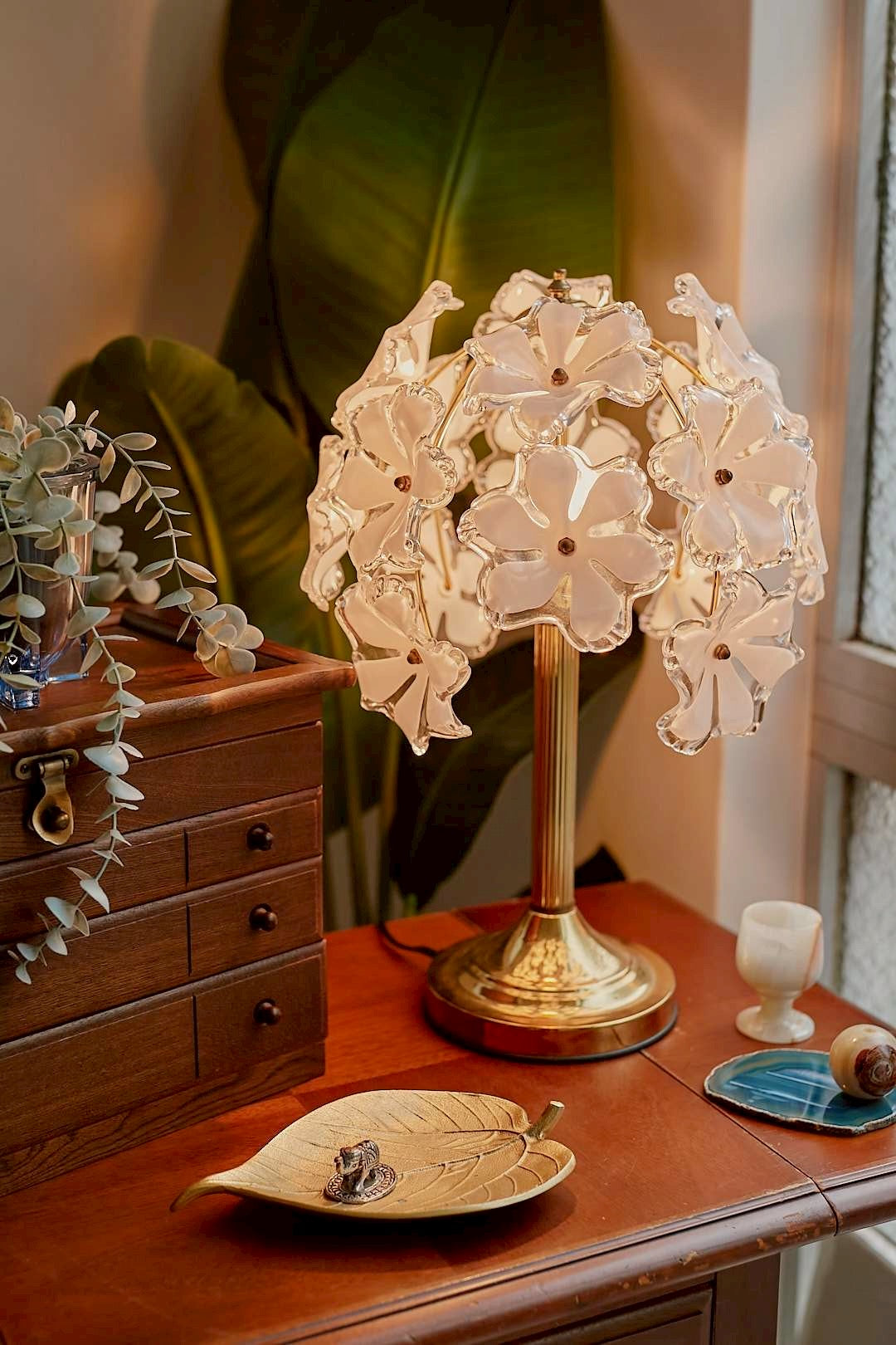 Blooming flower lamp
