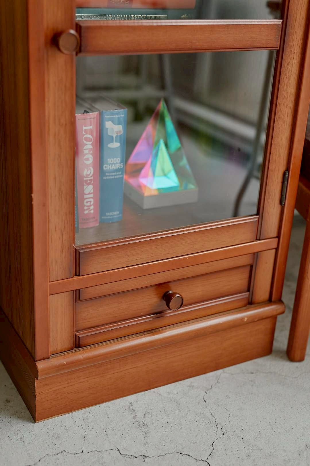 Modern Showcase Cabinet