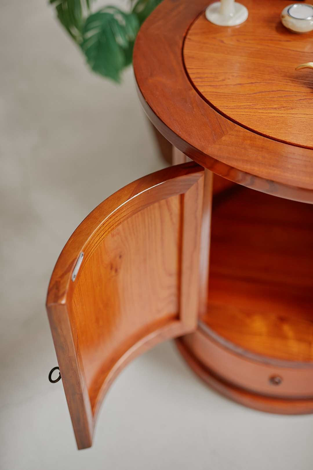 Richo Butterfly Table Cabinet