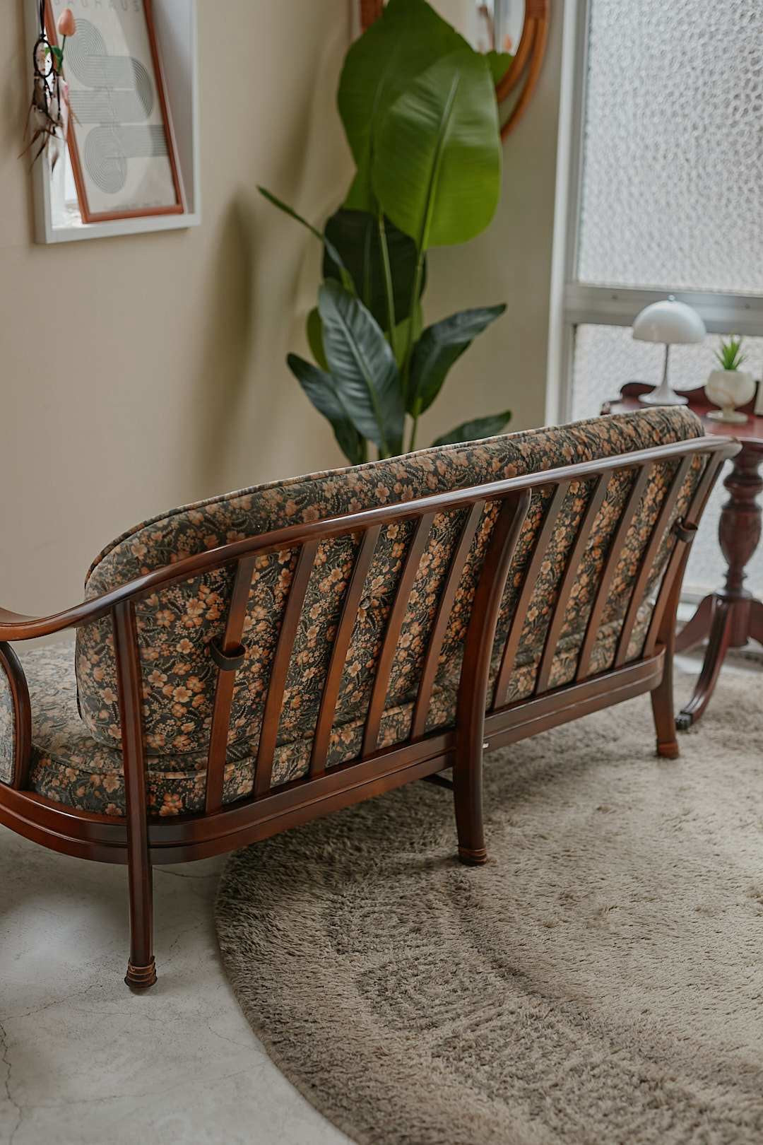 カリモク Floral Wood Frame Sofa